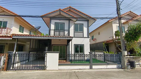 ขายถูกมาก!! บ้าน 2 ชั้น ม.บ้านฟ้าปิยรมย์พรีเมียร์พาร์ค ทาสีใหม่ทั้งหลัง ทำเลทอง ใกล้โลตัส 
บิ๊กซี มอเตอร์เวย์