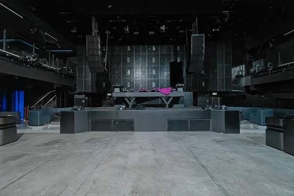 ปล่อยเช่า ผับ Nightclub เซ้งอาคาร 3 ชั้น 2,100 ตรม. ทำเลใจกลางเอกมัย สามารถดำเนินธุรกิจต่อได้ทันที โทร 090-6360022