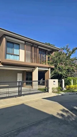 ให้เช่าบ้านเดี่ยวหลังมุมโครงการ บุราสิริ กรุงเทพกรีฑา  ใกล้โรงเรียนไบร์ทตัน คอลเลจ แบงค็อก  วิทยาลัยนานาชาติเวลลิงตัน กรุงเทพเชื่อม ถนนพระราม 9 ศรีนครินทร์และมอเตอร์เวย์ ใกล้The Mall บางกะปิ