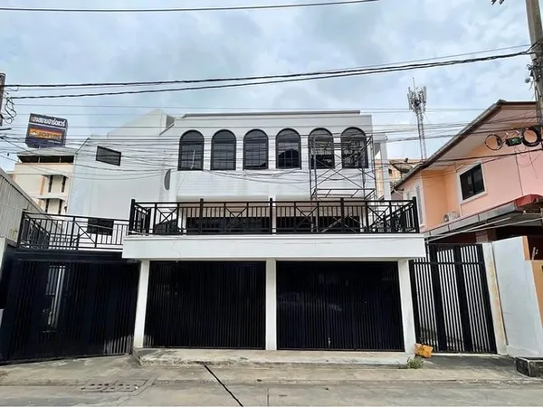 ขายบ้านเดี่ยว3.5ชั้น56ตร.ว อุดมสุข52ใกล้BTSอุดมสุขMRTศรีอุดมมีดาดฟ้ารีโนเวทใหม่