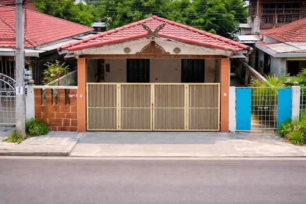 บรมราชชนนี64-70 ศาลาธรรมสพน์ บ้านทรงไทย 2 นอน สาย3 บ้านแฝด 2 ชั้น 2 น้ำ ใกล้รร.วัดใหม่ผดุงเขต 25 ตร.ว.ทำเลทวีวัฒนา