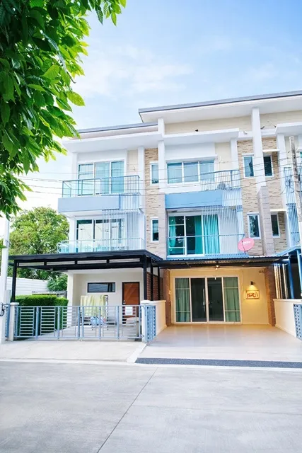 CDC500ม. 27 ตร.ว. 320 ตร.ม.ถ.ลาดพร้าว87 ทาวน์โฮม 3ชั้น 3นอน เลียบด่วนเอกมัย รามอินทรา 3น้ำ ใกล้เดอะ คริสตัล 800 ม.