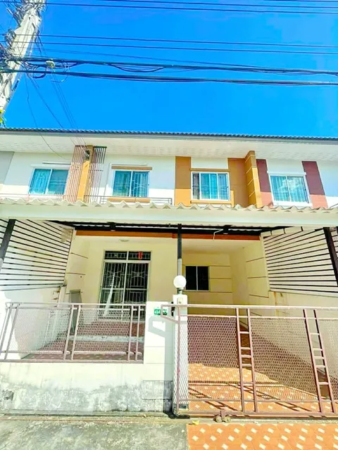 ถ.เลียบคลองสอง ซาฟารี ปัญญา ใกล้MRTคู้บอน 900 ม. ทาวน์เฮ้าส์ 2 ชั้น 3นอน 2 น้ำ 18ตร.วา.