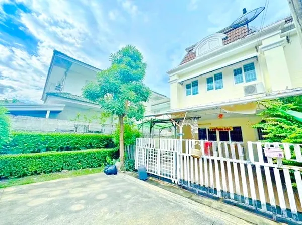 ทาวน์โฮม 2 ชั้น หลังมุม กว้าง 5.5 เมตร 3นอน 2 น้ำนวลจันทร์54-58 นวมินทร์ 161-165 เลียบด่วนรามอินทรา 32ตร.วา.380 ตร.ม. พร