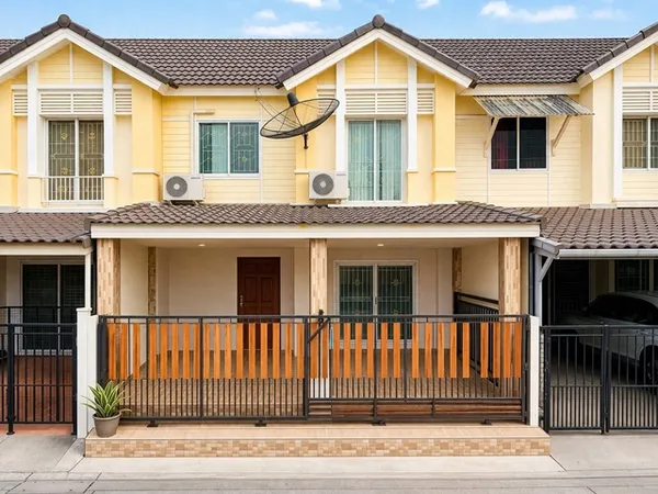 ใกล้รถไฟฟ้าสายสีแดง หลักหก 600ม. ม.รังสิต 1.88กม. ทาวน์เฮ้าส์ 2ชั้น 3นอน 2น้ำ โปร่งโล่ง 19 ตร.วา. 150 ตร.ม.