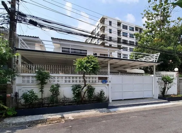 ให้เช่าบ้านเดี่ยวย่านห้วยขวาง ใกล้MRT 3 ห้องนอน 3 ห้องน้ำ  ซ.ประชาราษฏร์บำเพ็ญ 24  หมู่บ้านอยู่เจริญ