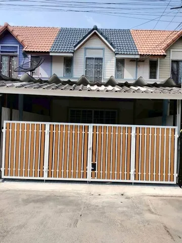 ขายบ้านนาป่าชลบุรี ขายบ้าน หมู่บ้านแฟมิลี่แลนด์ ทาวน์เฮ้าส์2ชั้น ราคา1.xx ล้านบาท ขนาด 22.1 ตารางวา 3 ห้องนอน 2 ห้องน้ำ