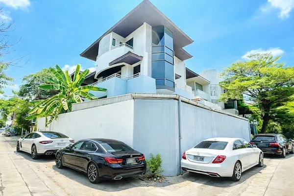 เซ็นทรัล พระราม 9 4.5 กม.ฟอร์จูนทาวน์ เหม่งจ๋าย ประชาอุทิศ อาคารสำนักงาน 3.5 ชั้น 8นอน 6น้ำ