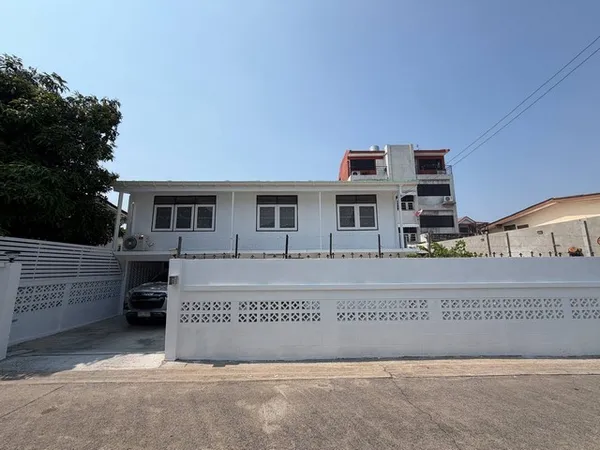 ให้เช่าบ้านเดี่ยว  ซอยวชิรธรรมสาธิต 57  ใกล้รถไฟฟ้าBTSอุดมสุข, ปุณณวิถี