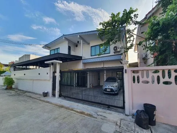 ให้เช่าบ้านเดี่ยว 2 ชั้น 350 ตร.ม. หมู่บ้าน ต.รวมโชค โชคชัย 4 ใกล้ Central Eastville