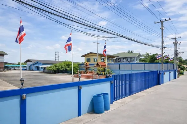 ถูกที่สุดในโลก 70บาทต่อตรม. โกดังให้เช่า 2น้ำ 640 ตร.ม. แม่น้ำลพบุรี 500ม. อยุธยา วัดบางปะหัน 1.2 กม. ปตท. 2.8 กม.ธุรกิจ