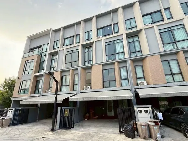 ขายทาวน์โฮม 3.5 ชั้น 22 ตร.ว. เอสทารา เฮเว่น พัฒนาการ 20 ใกล้เอกมัย ทองหล่อ