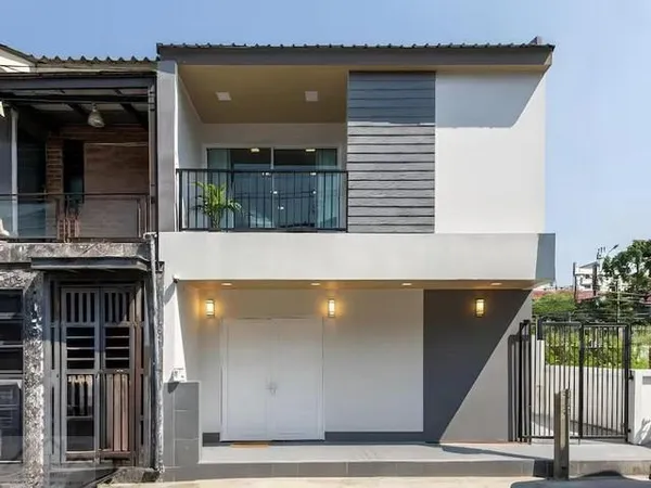 HR 9760 ให้เช่าบ้าน 2 ชั้น หลังมุม 3 ห้องนอน หมู่บ้านอยู่เจริญ ซอยรัชดา 18 บ้านสวยตกแต่งใหม่ เฟอร์นิเจอร์ครบพร้อมอยู่ ใก