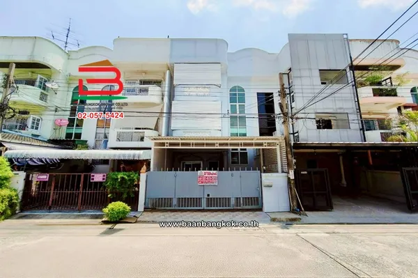 ทาวน์โฮม หมู่บ้าน 84 แมนชั่น ติดถนนเลียบด่วนรามอินทรา (ใกล้ BTS สถานีลาดพร้าว 71) เนื้อที่ 35.6 ตรว. แขวงวังทองหลาง เขตวังทองหลาง