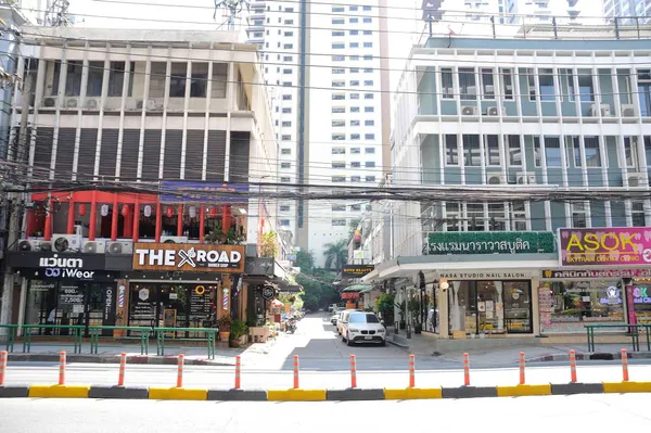 ขายอาคารพาณิชย์ 4 ชั้น ทำเลดี ใกล้ BTS อโศก และ มศว เพียง 850 ม.  ผู้เช่าเต็ม 100% ผลตอบแทนทันที!