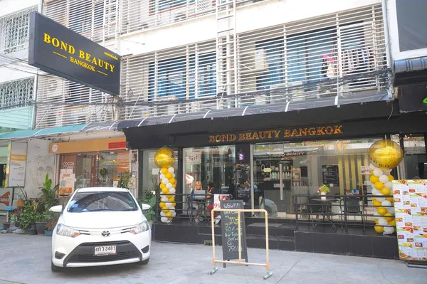 ขายอาคารพาณิชย์ 4 ชั้น ทำเลดี ใกล้ BTS อโศก และ มศว เพียง 850 ม.  ผู้เช่าเต็ม 100% ผลตอบแทนทันที!