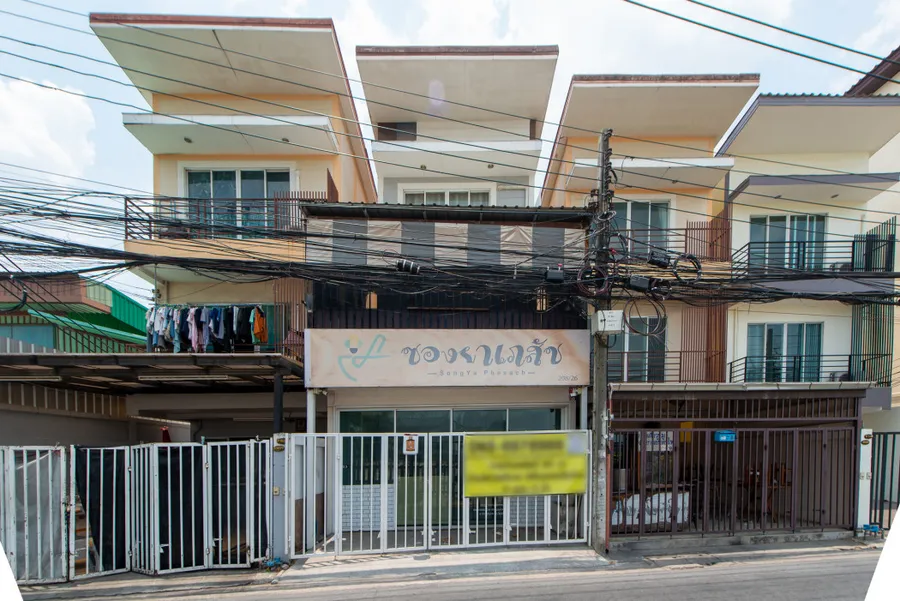 ขายทาวน์โฮม 3 ชั้น ติดถนน ซอย แจ้งวัฒนะ 6 ใกล้ ไอท