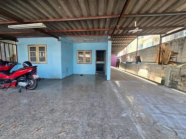 ขายบ้านดอนหัวฬ่อชลบุรี หมู่บ้านสุขใจวิลล่า ดอนหัวฬ่อ อำเภอเมือง ชลบุรี ขนาด 35 ตารางวา 2 ห้องนอน | 1 ห้องน้ำ