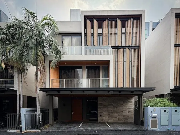 ที่สุดแห่งความ Exclusive! ขายบ้านหรู 3 ชั้น Motique แจ้งวัฒนะ 10 พร้อมลิฟต์ส่วนตัว เดินไปรถไฟฟ้าเพียง 250 เมตร ใกล้ศูนย์ราชการฯ