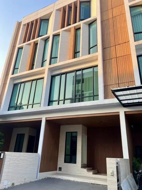 ขายโฮมออฟฟิศ 3.5 ชั้น 227 ตร.ม. โครงการ ดิ ออเธอร์ ซอยรัชดา 32 เขตจตุจักร