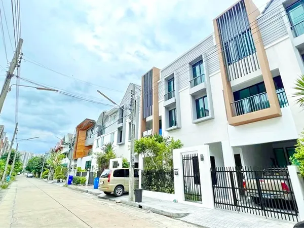 ทาวน์โฮม 3ชั้น 3นอน 3 น้ำ19 ตร.วา. 220 ตร.ม. ถ.ติวานนท์ แจ้งวัฒนะ อิมแพ็ค เมืองทองธานี 900 ม. สำนักงานที่ดิน ปากเกร็ด 2