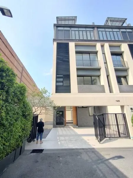 ด่วนหลุดจอง...ให้เช่าทาวน์โฮม 3.5 ชั้น 24 ตร.ว. โครงการไอเรส พระราม 9 ถนนพระราม 9