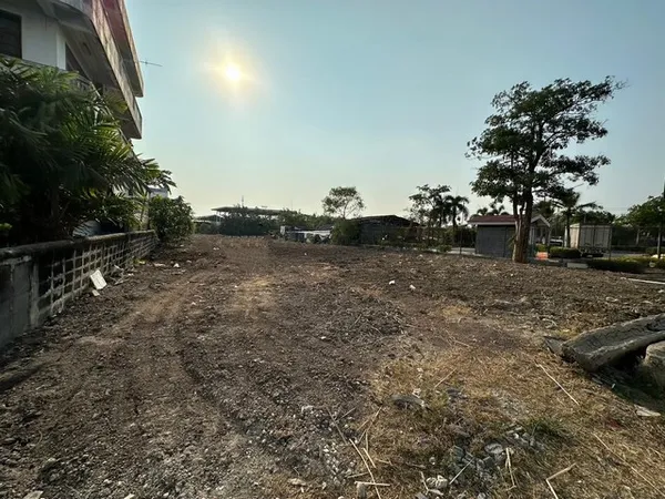 ขายที่ดินเนื้อที่ 448ตารางวา ใกล้สวนสมเด็จย่า ใกล้ BTS เคหะฯ สมุทรปราการ ถมแล้ว ติดถนนสุขุมวิท หน้ากว้าง เกือบ 20 เมตร