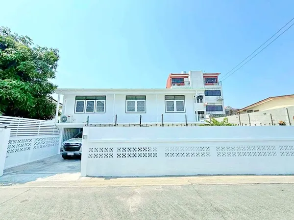 รีโนเวทใหม่บ้านเดี่ยว 2 ชั้น 3-4นอน 2 น้ำ ใกล้ BTS อุดมสุข 900 ม.ทรู ดิจิทัล พาร์ค 900 ม. และตลาดอุดมสุข 1 กม. 62 ตร.วา.