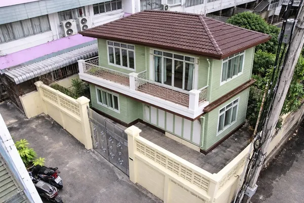 MRT อิสระภาพ 11-17 บ้านเช่า 2 หลัง 7นอน 4 น้ำ 60ตรว. 240ตร.ม. ใกล้ BIG C อิสรภาพ 199ม. และ BTS วงเวียนใหญ่ 1.1 กม.