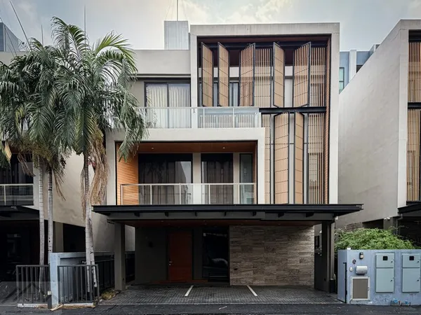 ขายบ้านเดี่ยว 3 ชั้น หมู่บ้านโมทีค แจ้งวัฒนะ ซอย10 Motique Chaengwattana เพดานสูง พร้อมลิฟต์ส่วนตัว ใกล้รถไฟฟ้าสายสีชมพู