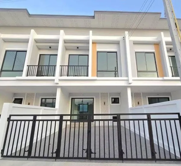 หลังสุดท้าย พร้อมโปรพิเศษ!! ทาวน์โฮม 2 ชั้น สร้างใหม่ ติดถนน ทำเลทอง อ.เมือง จ.จันทบุรี 
ใกล้บิ๊กซี โลตัสฯ