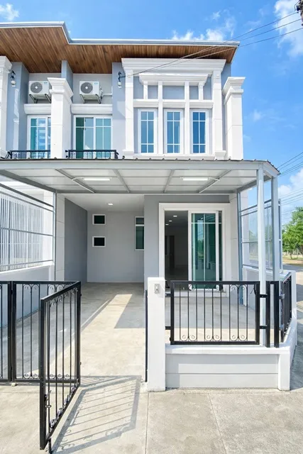 ทำเลสุขุมวิท 113 บ้านมุม สุขุมวิท-ลาซาล ทาวน์โฮม 3 นอน 2 น้ำ ใกล้BTS สำโรง 1.1 กม.17 ตร.ว.132 ตร.ม. อิมพีเรียลเวิลด์ สำโ