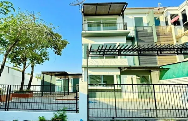 ทาวน์เฮาส์ 3 ชั้น หลังมุม 4 นอน 3 น้ำท่าข้าม พระราม2 บางขุนเทียน ใหญ่มากๆ 76 ตร.วา. เซ็นทรัล พระราม 2 900 ม. บิ๊กซี พระร