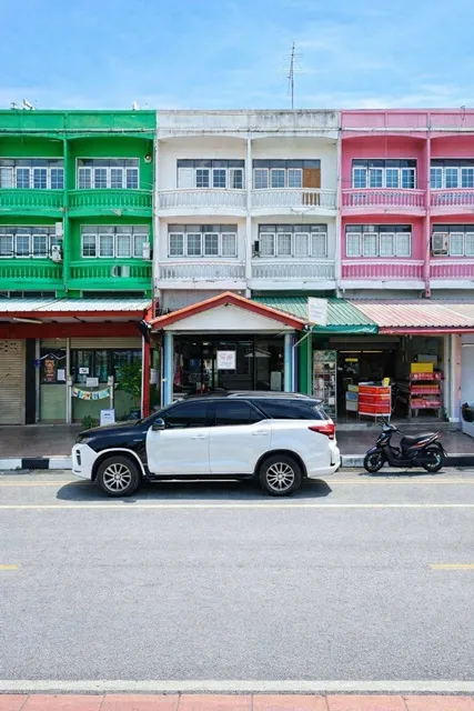 ตลาดไทรน้อย 1 กม. อำเภอไทรน้อย บิ๊กซี ไทรน้อย 3 กม. อาคารพาณิชย์ 3 ชั้น 3นอน 1น้ำ 25 ตร.ว. 320 ตร.ม.