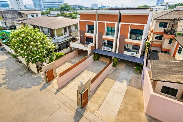 โฮมออฟฟิศ 3 ชั้น ใกล้BTS อารีย์ 800 ม. BTSสะพานควาย 1 กม. กระทรวงการคลัง 500 ม. 3นอน 4น้ำ 50ตร.วา. 280 ตร.ม. ใกล้ตลาดอาร