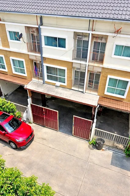 เครื่องใช้ไฟฟ้าครบ ซิตี้ พัฒนาการ30-34 ทาวน์โฮม 3 ชั้น 3 นอน 3 น้ำใกล้ ธัญญะ พาร์ค 900 ม. รีโนเวทใหม่ทั้งหลัง 20 ตร.วา.เ