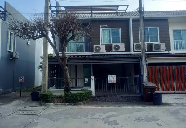 ขายทาวน์เฮ้าส์ หมู่บ้านเดอะคัลเลอร์ส รังสิต-คลอง 4 เนื้อที่ 17.7 ตร.ว. 2 ชั้น 3 นอน 2 น้ำ