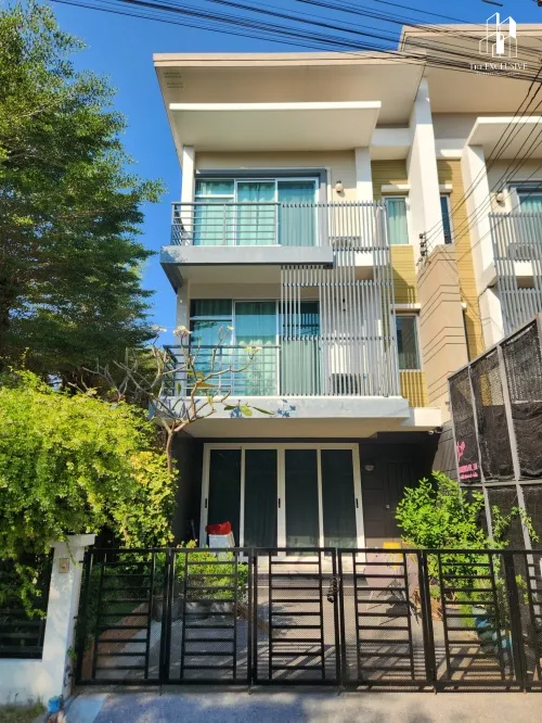 ทาวน์โฮม 3 ชั้น สภาพเยี่ยม แต่งพร้อมใช้เป็นโฮมออฟฟิศ ทำเลประชาอุทิศ