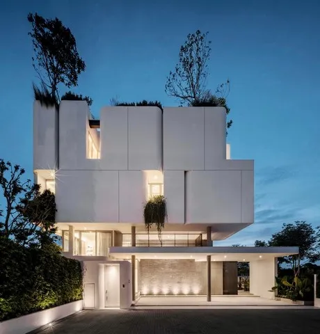 ขาย บ้านเดี่ยว 6 ชั้น พร้อมลิฟต์และสระว่ายน้ำ ดีไซน์โดดเด่น