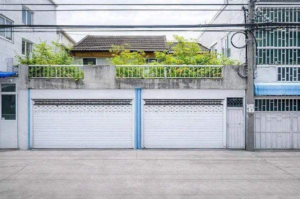 6นอน 3น้ำ เพียงระยะเดินทางสั้น ๆ BTSสุรศักดิ์472ม.สาทรใต้ 2คูหาติดกัน ทาวน์เฮาส์ 2 ชั้น 2 คูหา เจริญราษฎร์ ยานนาวา