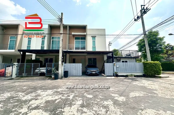 ทาวน์โฮม หมู่บ้าน แฮปปี้วิลล์ ดอนเมือง เนื้อที่ 33.7 ตรว. (ใกล้สนามบินดอนเมือง) ถนนวิภาวดี-รังสิต แขวงสีกัน เขตดอนเมือง