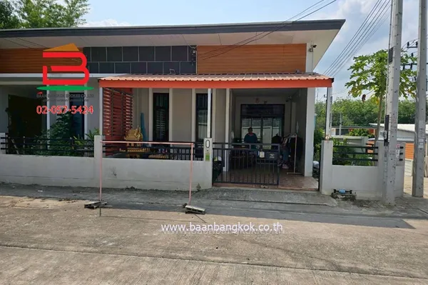 ทาวน์เฮาส์ หมู่บ้านแสนดี เนื้อที่ 31.9 ตรว. (ใกล้อ่างเก็บน้ำดอกกราย) ถนนบายพาสเส้น36 ตำบลแม่น้ำคู้ อำเภอปลวกแดง จังหวัดระยอง