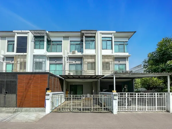 B8489 ทาวน์เฮ้าส์ ม.เดอะเมทโทร รามคำแหง-วงแหวน ใกล้รถไฟฟ้าสายสีส้ม สถานีน้อมเกล้า