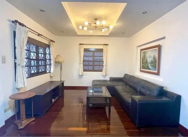 ให้เช่าบ้านเดี่ยวรีโนเวทใหม่  ใกล้สหการประมูล, รร.นานาชาติRegents Kis SISB ใกล้ รถไฟฟ้าสายสีเหลือง mrt ห้วยขวาง ซอยลาดพร้าว80