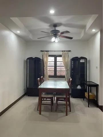 ให้เช่าบ้านเดี่ยวใกล้รถไฟฟ้าสายสีเหลือง mrt ห้วยขวาง ซอยลาดพร้าว80 รีโนเวทใหม่ ใกล้สหการประมูล รร.นานาชาติRegents Kis, S