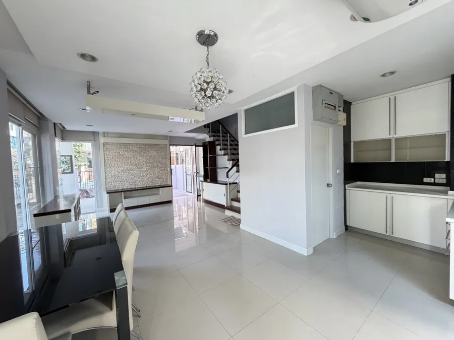 ให้เช่าทาวน์โฮม ธนาพัฒน์ เฮ้าส์ สาทร - นราธิวาสฯ ใ