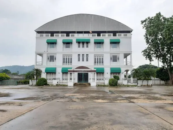 โรงงานพร้อมภัตตาคาร น่าลงทุนมาก ติดถ.สายเอเชีย  อำเภอโกรกพระ 
นครสวรรค์