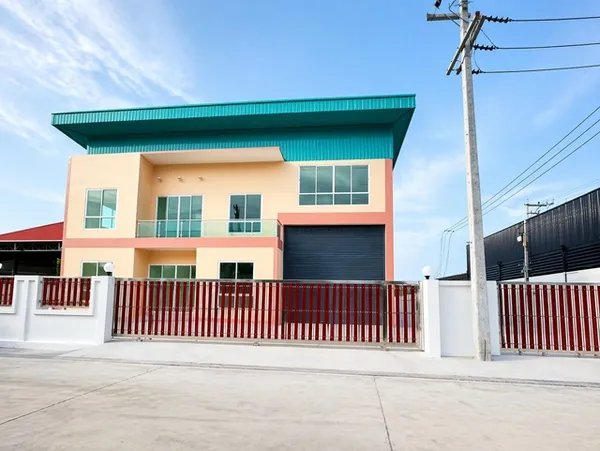 ใกล้ตลาดดอนหวาย 900 ม. 400 ตร.ว. 850 ตร.ม สามพราน ไร่ขิง อ้อมใหญ่ พื้นที่สีม่วง รง4. โรงงานใหม่ 2 ชั้น 5 ห้องอเนกประสงค์