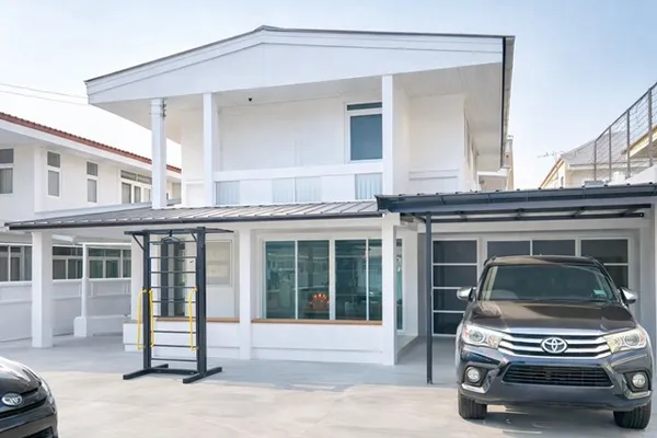 ทางด่วนพระราม9 บ้านเดี่ยว 2 ชั้น 3-4นอน 2 น้ำ 65ตร.ว. 252 ตร.ม.เดอะไนน์ พระราม 9 ตลาดเสรีมาร์เก็ต 595ม. รพ.วิภาราม 950 ม