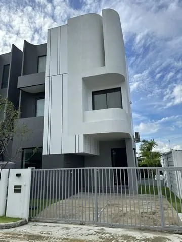 ให้เช่าบ้านแฝด 3 ชั้น 203 ตร.ม. อัลติจูด ฟอเรสต์ อ่อนนุช-ลาดกระบัง ใกล้สุสรรณภูมิ